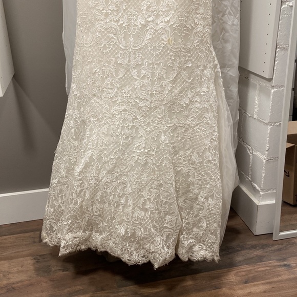 Wedding dress - Picture 3 of 7